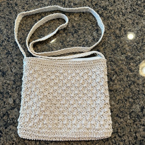 Kathy Ireland Handtasche Umhängetasche 8”x8” mit 23” Riemen elfenbeinfarben Reißverschluss