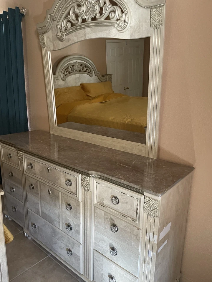 California King Bedroom Set with Storage, Excellent Condition - Image 3 of 3