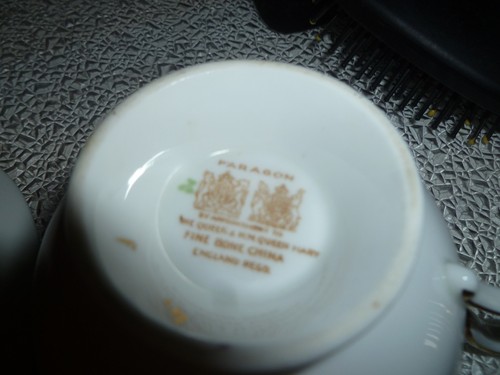 Paragon HM The Queen & HM Queen Mary Bone China Gold Paint Tea Cup Saucer - Picture 4 of 10