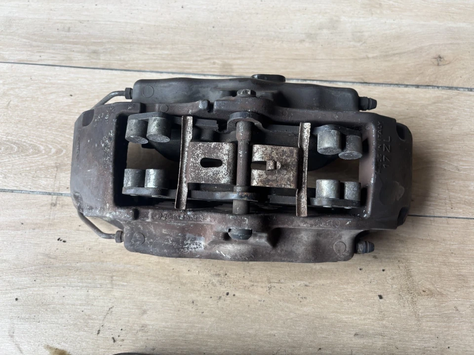 JUEGO DE PARES DE PINZAS DE FRENO DELANTERAS DERECHA E IZQUIERDA PORSCHE CAYENNE OEM 03-10 Foto 3 de 4