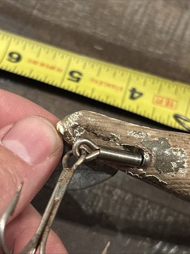Cachorro de barro vintage CC Roberts, ojos de cristal. Señuelo de pesca de madera Muskie vintage de 6" - Imagen 9 de 24