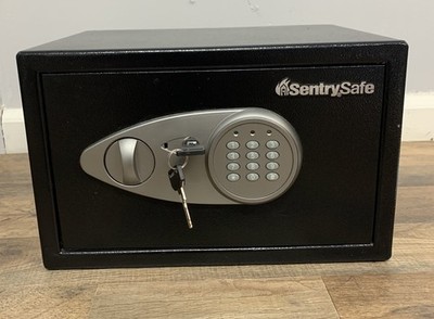 Sentry Safe Security Safe X055 Excellent Condition W/ Manual, Key
