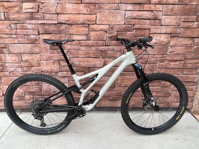Used 2022 Specialized Stumpjumper Expert Carbon White Mountain S4 LG #510
