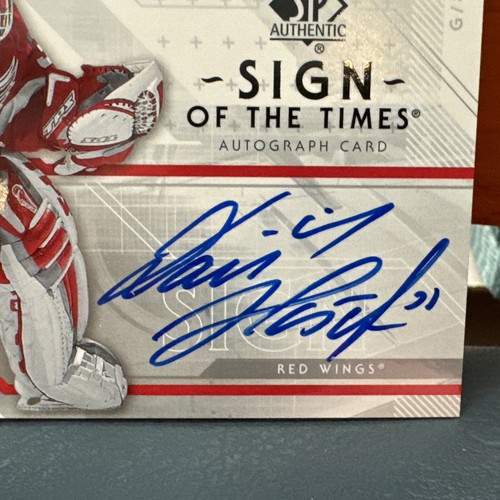2007 Upper Deck SP Authentic Redwings Dominik Hasek On Card Auto - Picture 2 of 3