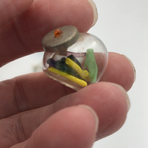 Lote miniatura accesorios decoración casa de muñecas vintage Delft cocina radio Hong Kong - Imagen 6 de 12