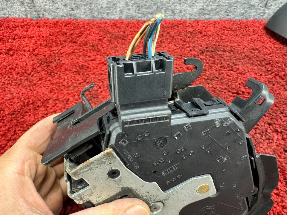 BMW 1999-2006 E46 M3 ACTUADOR DE CIERRE DE PUERTA LADO PASAJERO DELANTERO DERECHO OEM Foto 4 de 4