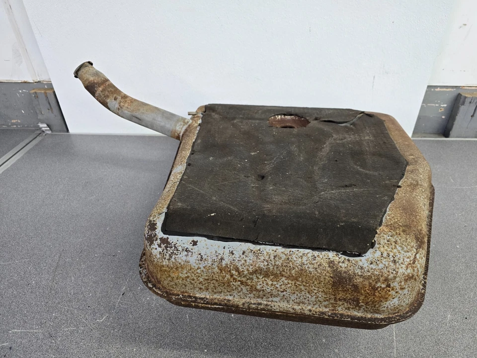 TANQUE DE COMBUSTIBLE DE GASOLINA USADO ORIGINAL GENUINO PORSCHE 356B T6 356C 356SC 1963-65 OXIDADO Foto 3 de 4