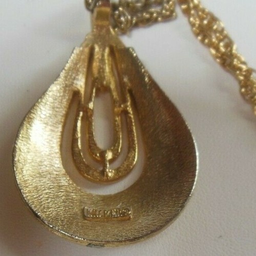 Vintage Signed Kramer Gold-tone Textured Teardrop Pendant Necklace - Picture 3 of 4