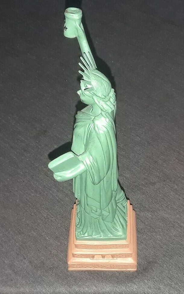 Grand Theft Auto IV (GTA 4) VG Condition STATUE OF HAPPINESS