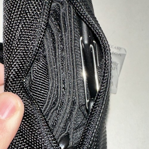 Otterbox The Latch II Utility Series 7" - 8" with accessory bag Holder New - Picture 3 of 5