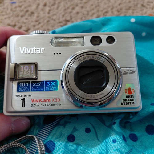 Vivitar VIVICAM-X30 l, 3x optischer Zoom Digitalkamera 2,5 Zoll LSD Sc mit Tasche