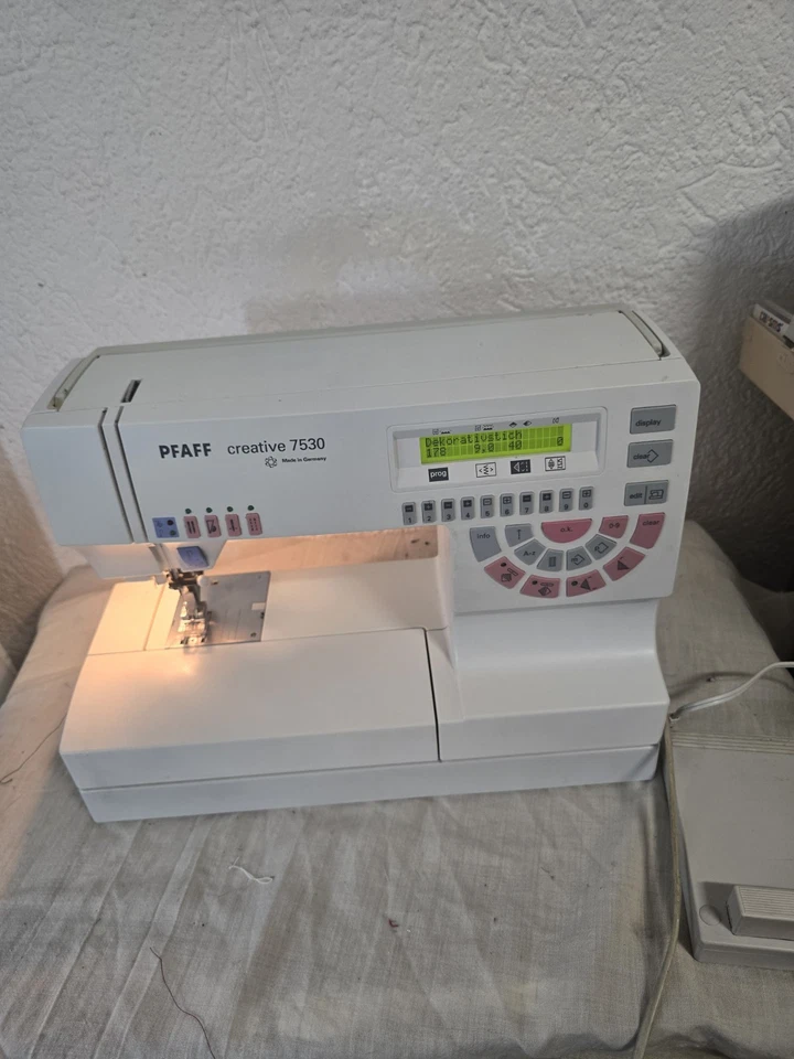 Pfaff 7530 creative  Nähmaschine IDT - Image 4 of 4