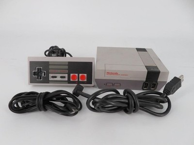 OEM ~ Original Nintendo Classic MINI Edition NES Bundle + Controllers ~ TESTED