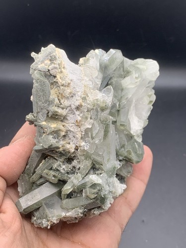 760 Grams Lustrous Chlorine Quartz Specimens Lot Of 2 Pieces. - Picture 15 of 19