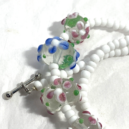 VINTAGE White Glass Bead NECKLACE Lampwork FLOWER BEADS Toggle 19" - Picture 2 of 9