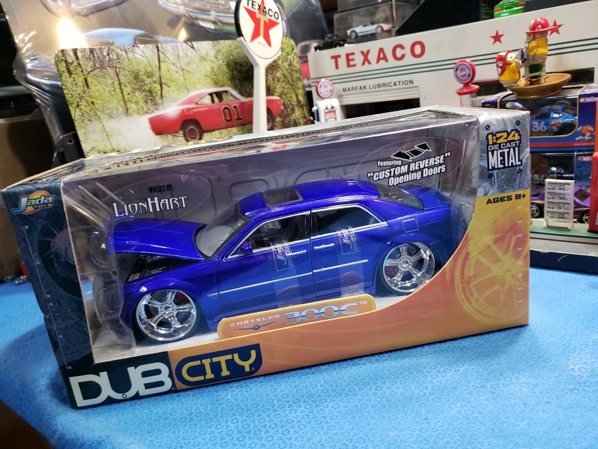 Jada 8月末まで Chrysler 300C DUB CITY JADA DUB CITY CHRYSLER 300C 1:24 WHITE REVERSE DOORS | eBay