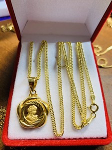 18K-Saudi-Gold-Queen-Necklace-With-18-034-Chain-Long