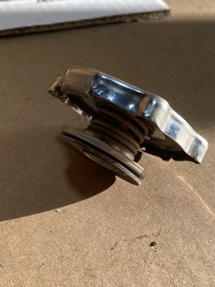 Tapa radiador Toyota Land Cruiser BJ60 FJ60 1980-1987 forma 3B motor diésel 3,4 L Foto 4 de 4