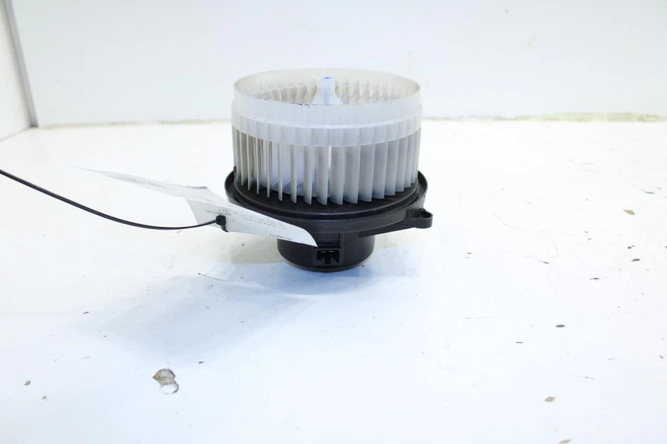 Двигатель вентилятора вентилятора переменного тока для Toyota Tacoma 3,5 л 2016-2023 годов выпуска 87103-04050 от оригинального производителя - Изображение 4 из 4