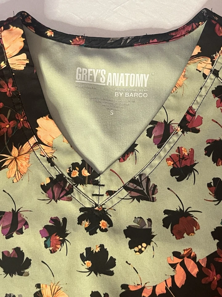 Greys Anatomy By Barco Womens Size Small Scrub Top Fall Leafs Flowers Autumn EUC - Image 3 of 4