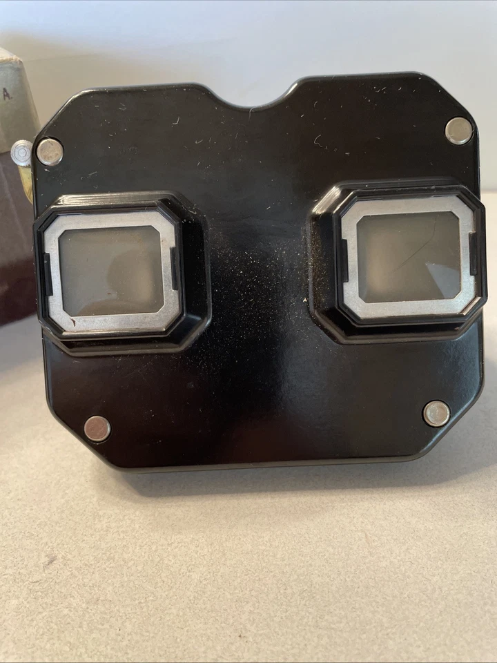 VINTAGE VIEW-MASTER MODEL C BLACK VIEWER W/ ORIGINAL BOX - Image 2 of 4