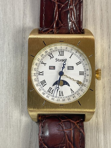 Stauer Uhr 1945 Leman goldfarben Mondphase Kalender Lederband #23514 - Bild 2 von 9