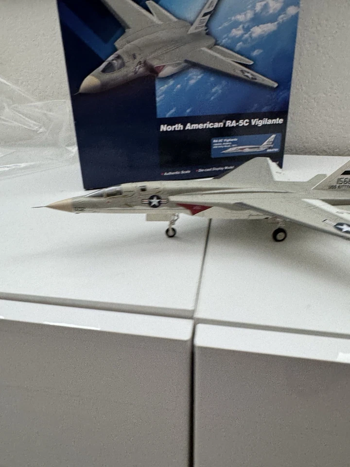 Hobby Master 1:72 North American RA-5C Vigilante USS Kitty Hawk 1971 HA4701 Foto 2 de 4
