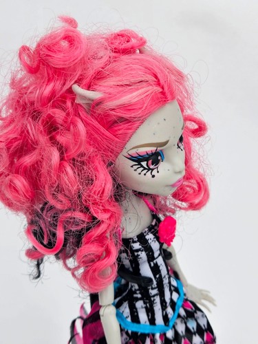 Freak Du Chic Monster High Dolls Circus Rochelle Goyle Honey Swamp VERY RARE - Picture 22 of 44