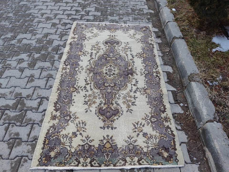 Alfombra turca Oushak vintage 3,8 x 6,8 pies - lana anudada a mano marfil/taupe Foto 3 de 4