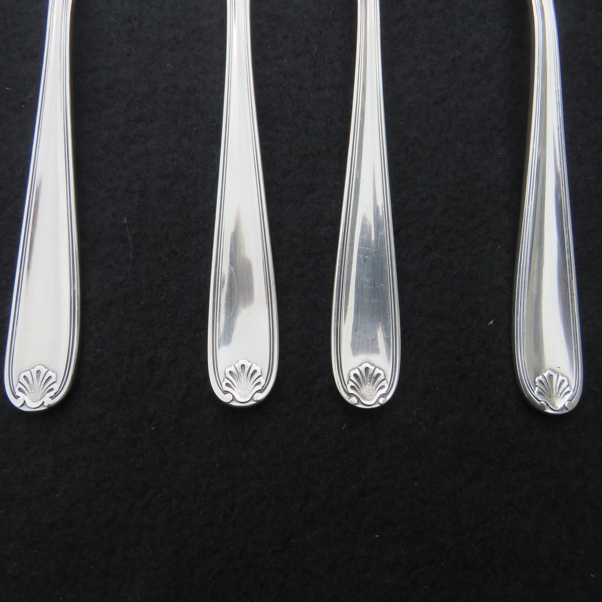 4 Couverts à Hors D'oeuvre CHRISTOFLE – Métal Argenté – Motif Coquille Marot