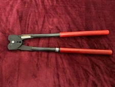 ULINE High Tensile / Tension Steel Strapping Sealer Crimper Banding Tool - 5/8"