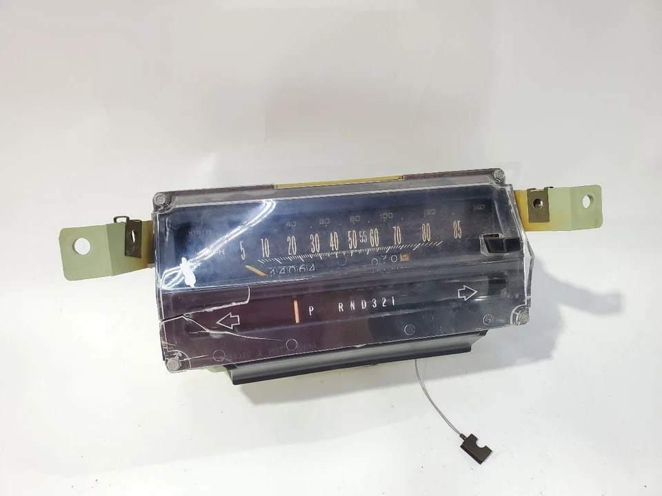 Cadillac Brougham 1989 velocímetro OEM tiene grietas en la cubierta del objetivo  Foto 2 de 4