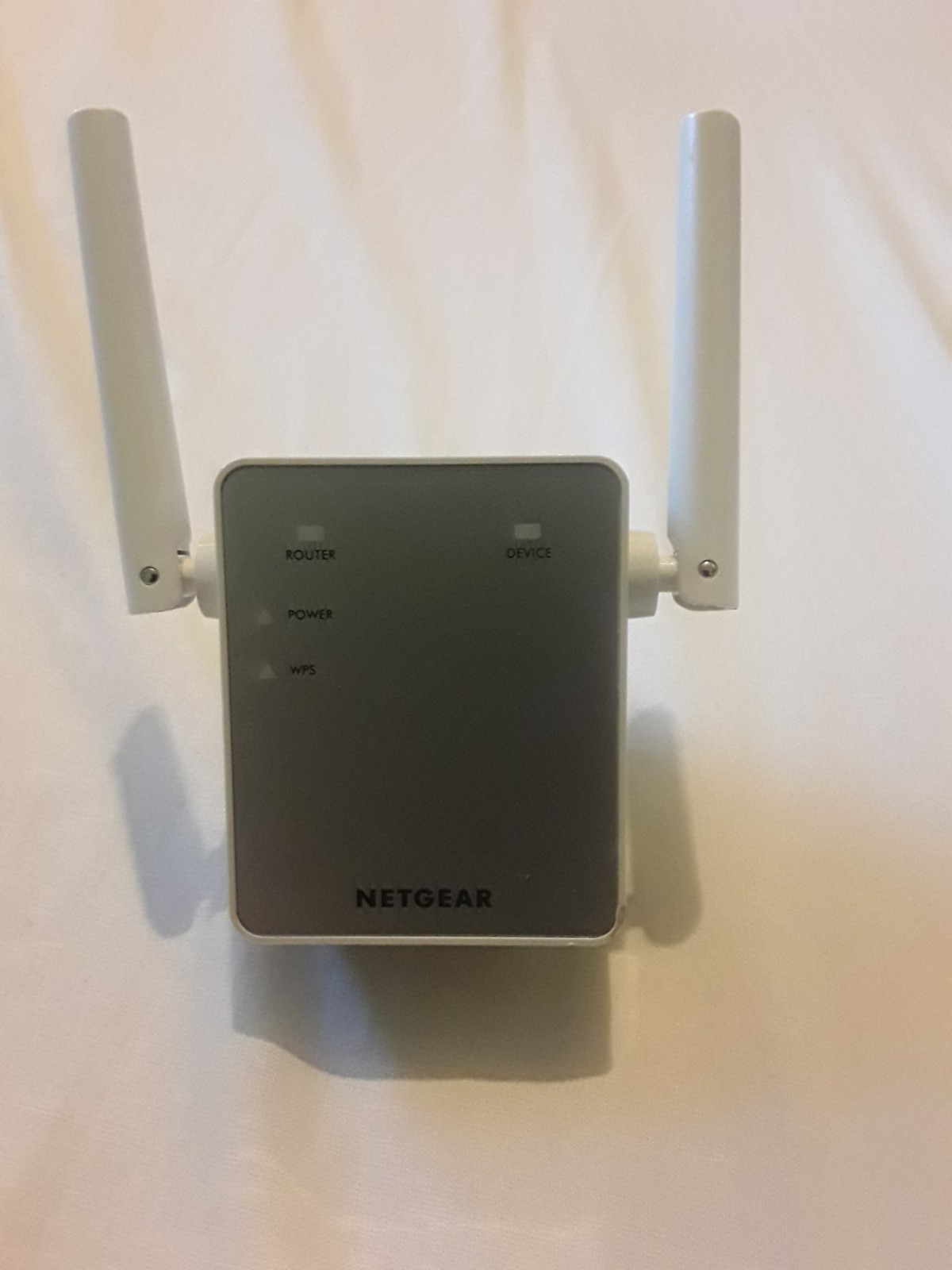 Netgear EX3700 WiFi booster range extender internet repeater AC750 1000 sq ft 15