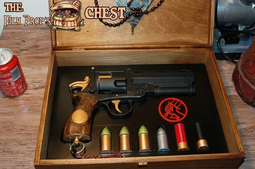 Lifesize Hellboy Gun Reproduction Wood Case Whit Gun , Bullets & Rosary; By TMC