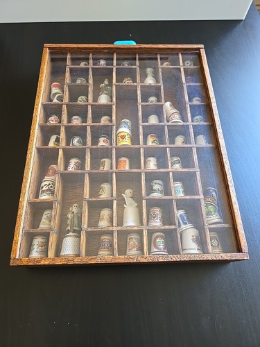 Lot Of 54 Thimbles Vintage - Ceramic & Porcelain - Shelf Included - - Picture 11 of 12
