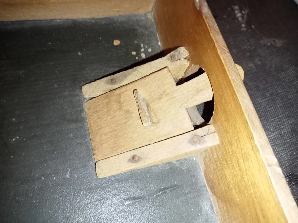 Ancien Jeu de la Puce plateau en bois pour deux joueurs -avec jetons plastique - Photo 2/4