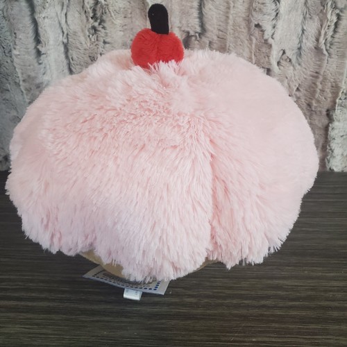 Cuscino Pensionato Cupcake Rosa Squishable Peluche Comfort Food Ciliegia Sopra - Foto 2 di 8