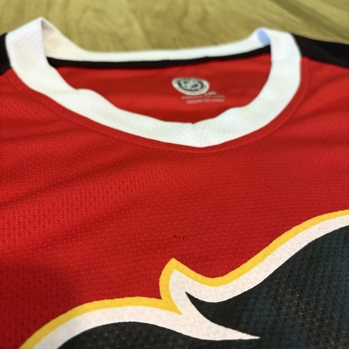 Johnny Gaudreau Calgary Flames #13 Official NHL Hockey Jersey Red Mens Size S/M - Picture 6 of 13