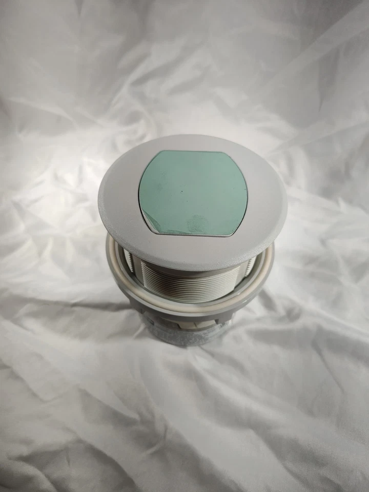 Receptáculo de encimera emergente resistente a manipulaciones HUBBELL RCT200W 15A 125V Foto 4 de 4