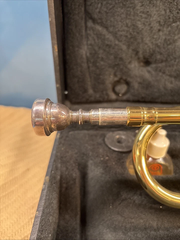 Linda trompete padrão Holton By Leblanc T602 com estojo rígido - Imagem 3 de 4