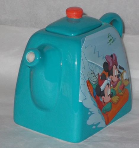 DISNEY'S TEA POT MICKEY MOUSE-MINNIE MOUSE & PLUTO SLEDDING CERAMI TURQUOISE NEW - Picture 3 of 15