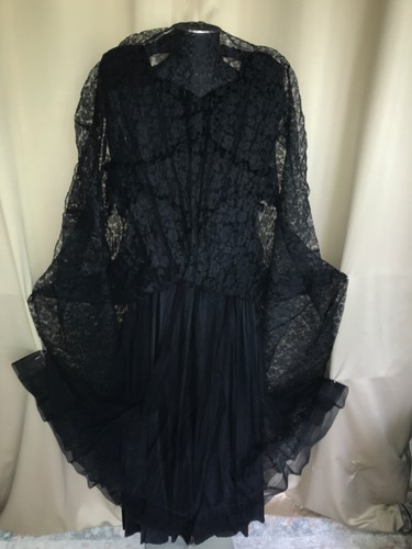 Art Deco black lace, satin & crepe ball gown with tag "registered by FOG" 1920’s - Picture 3 of 24