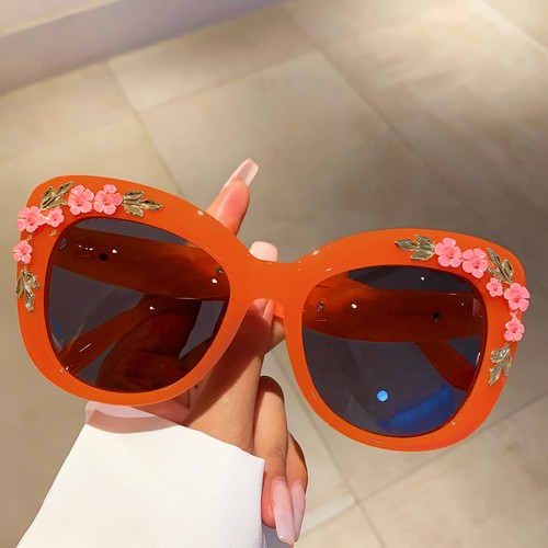 Trendy Oversized Sunglasses with Embossed Flower Frame Tinted UV Protection - Picture 5 of 17