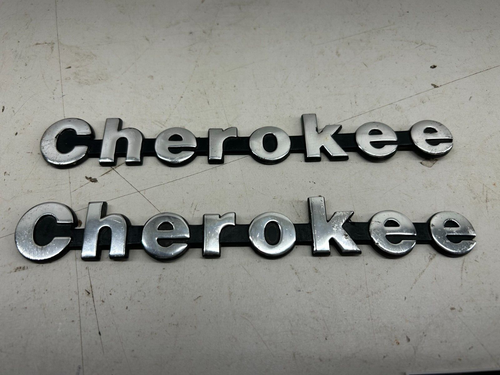 1984-1996 Jeep Cherokee Fender Emblems (2) - Picture 3 of 4