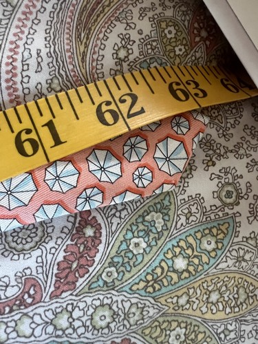 Vineyard Vines Silk Youth Tie With Beach Umbrellas - Picture 5 of 5