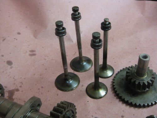 21 Ducati Panigale V2 Engine Front Cylinder Cam Camshaft Cyl Valves Head Parts - Picture 9 of 9