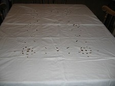 VINTAGE TABLECLOTH CUT OUT LACE EMBROIDERED 53 BY 98 OFF WHITE RECTANGLE FLORAL