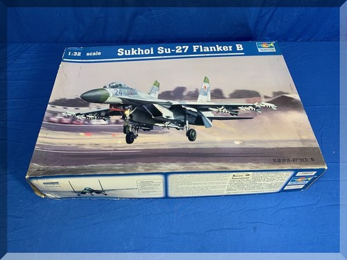 TRUMPETER MODEL KIT 02224 - 1:32 SCALE SUKHOI SU-27 FLANKER B - SEALED CONTENTS