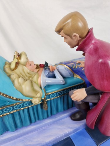 WDCC "Love's First Kiss" Sleeping Beauty, Mint w Box and COA - Picture 8 of 13