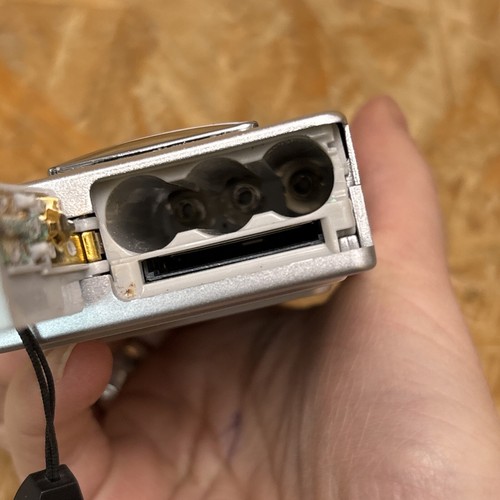 Praktica DPix 5200 5.0MP Compact Digital Camera & Case - Spare Repair Prop - Picture 5 of 9